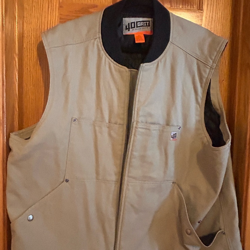 Duluth Trading Co “40 Grit” Tan Utility Vest in XL